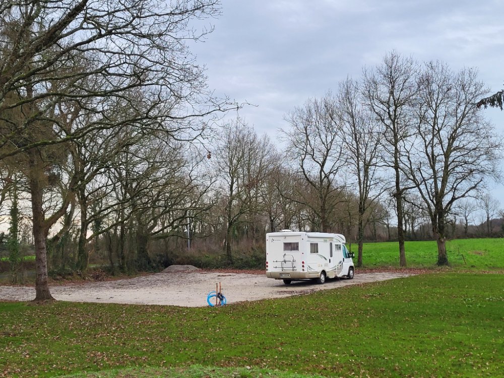 Aire camping-car à Nieul-le-Dolent (85430) - Photo 1